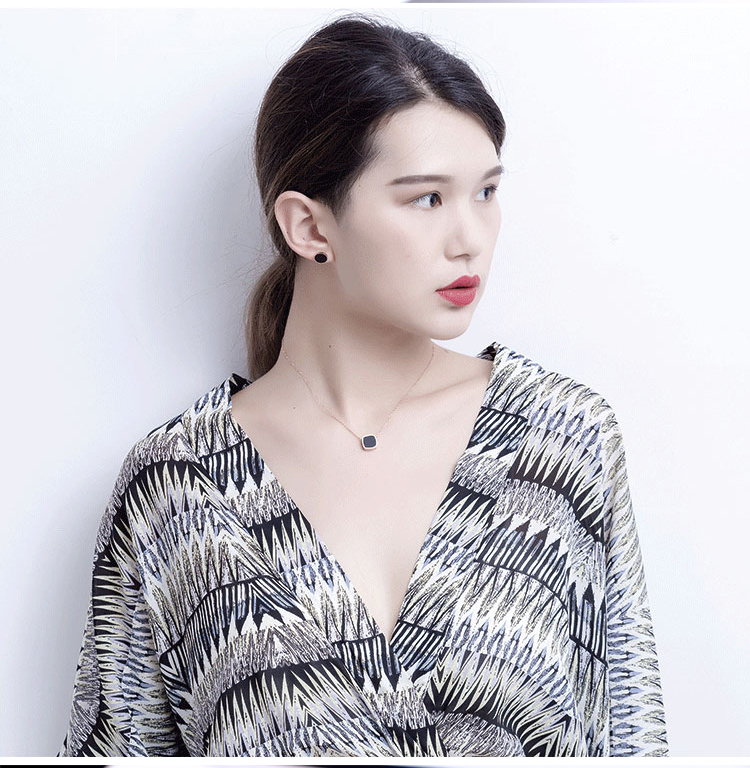 Phiên bản Nhật Bản và Hàn Quốc cá tính bằng thép mạ vàng 18k mạ vàng hồng nữ mẫu đen tròn ngón trỏ nhẫn nhẫn phụ kiện thủy triều nhẫn nam kim cương