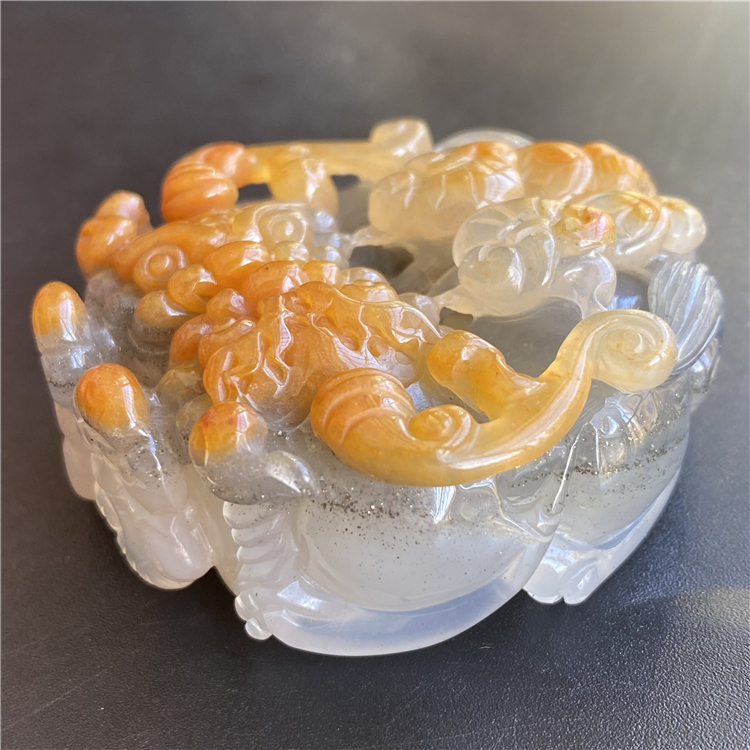 Yunnan Huanglong jade Pixiu pair of fine ice species Jinsha lucky transport evil spirits and villains men and women jade