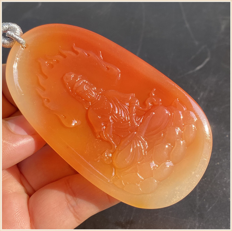 Yunnan Huanglong jade red eggplant mountain stock Guanyin pendant pendant Kuanyin Bodhisattva man jade pendant Pau Ping An