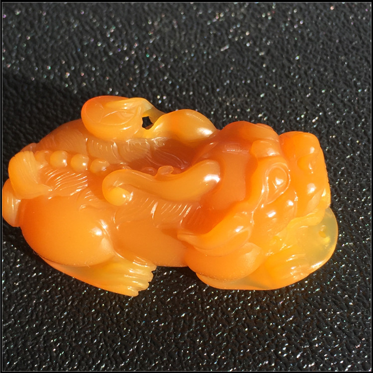 Yellow dragon jade Myanmar topaz Pixiu pendant Yellow chanterelle yellow ice species overlord ascend the sky leg Pixiu pendant lucky treasure