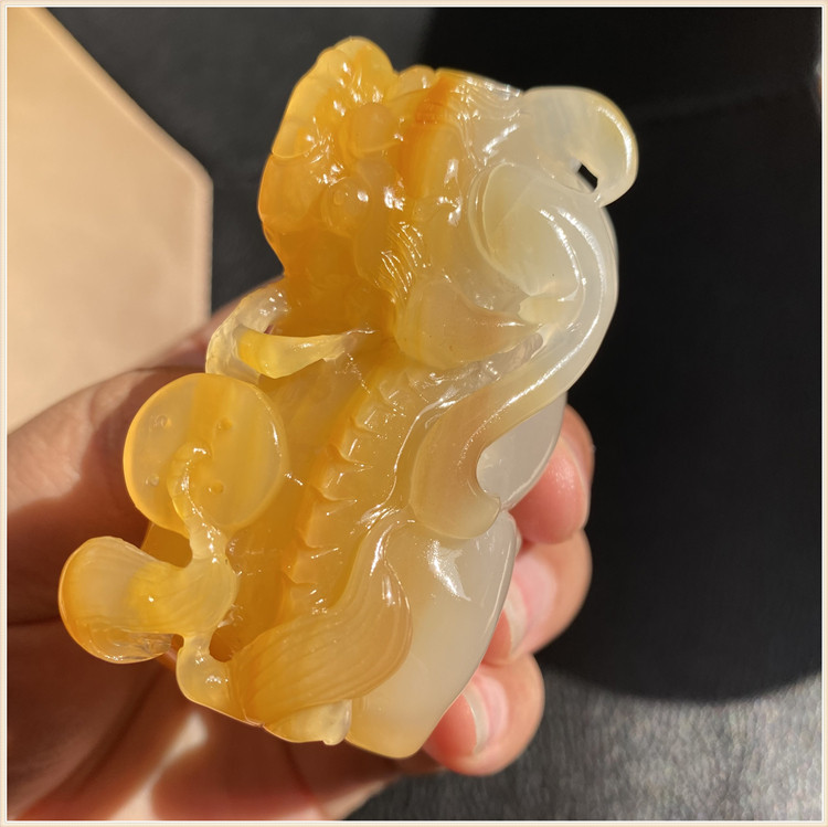 Yellow Dragon Jade Ice Seed Leopard handlebar Play Piece Ice Yellow Bully King's Jade Art Jade and Handlebar Pieces of the Male Jade Jade