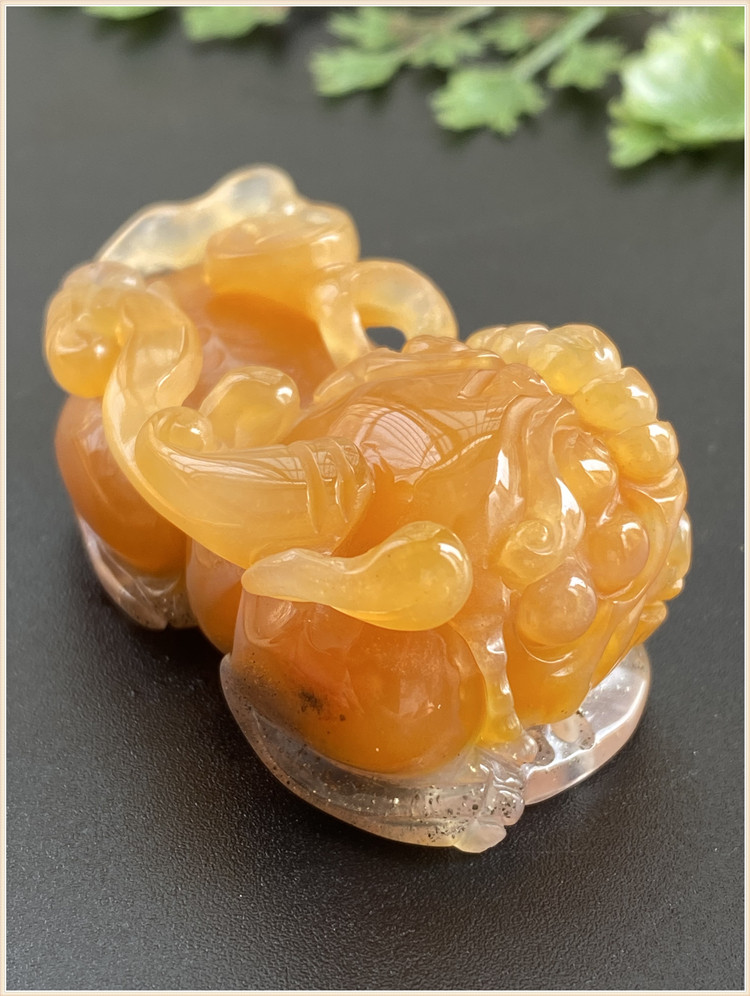 Yunnan Huanglong jade ice seed golden sand leopard Pendant Strokes of the Jade Instrumental stone Jade Stone leopard The male and female money chain hangs