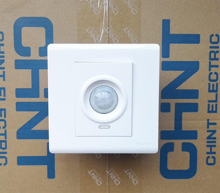 CHINT type 86 human body sensor switch A combination of infrared sensor delay switch 100W two-wire delay