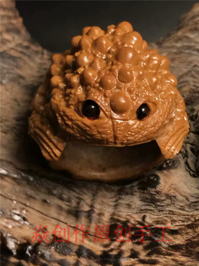 Walnut carving Golden Toad Play Walnut Ring Wrench Play Gift Golden Toad Beckons White Lion