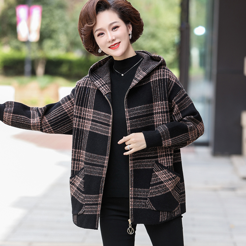 Fat Mom's Sweater Jacket Thickened Top New Style for Middle-Aged and Elderly Women Autumn and Winter Plus Size Knitted Cardigan Fat Mom's Sweater Jacket Thickened Top New Style for Middle-Aged and Elderly Women Autumn and Winter Plus Size Knitted Cardigan