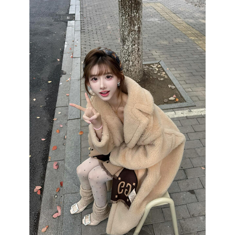 Teddy Bear Coat for Women, High-End Style, Elegant Large Lapel, Thickened Lamb Wool, Mid-Length, Eco-Friendly Faux Fur Coat