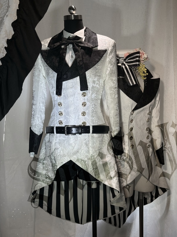 Shan Shi Jin Black Butler Group Recruits Bojiang Xi'Er 16.6 Cover Black and White Striped Floral Hat White Suit