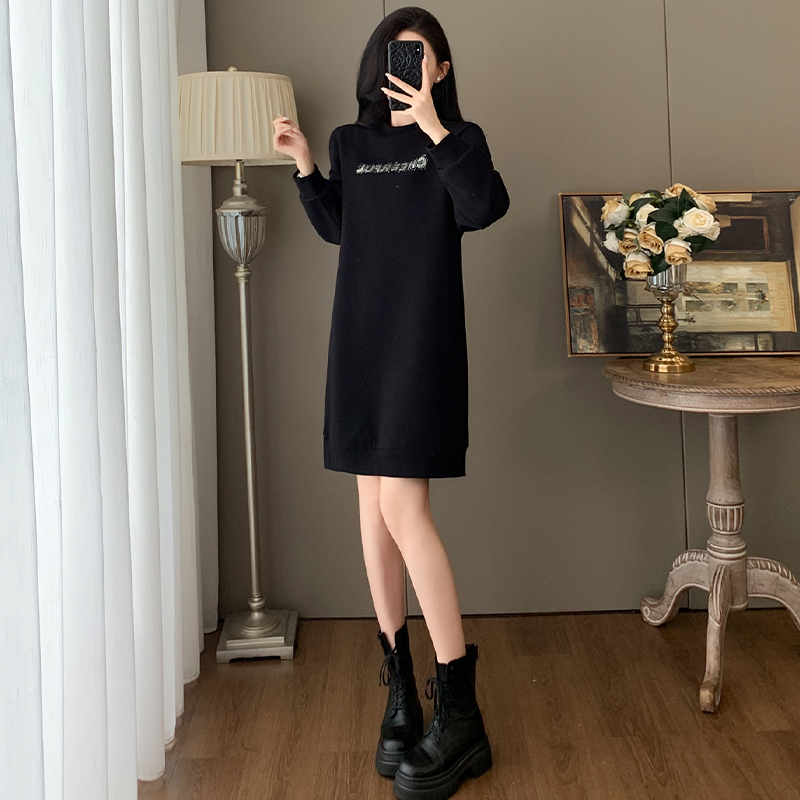 Very Beautiful Spring and Autumn Dress for Women, Popular 2026 New Model, Covers the Belly, Looks Slimming, Age-Reducing, Mid-Length Black Sweatshirt Dress Very Beautiful Spring and Autumn Dress for Women, Popular 2026 New Model, Covers the Belly, Looks Slimming, Age-Reducing, Mid-Length Black Sweatshirt Dress