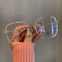 Прозрачный