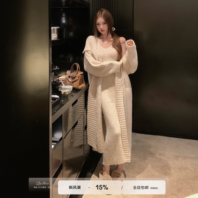 Qiu Rouyao's Soft Heartbeat: Large Lapel Knitted Cardigan, Long Sweater Coat, Layered Artistic Knitwear Set Qiu Rouyao's Soft Heartbeat: Large Lapel Knitted Cardigan, Long Sweater Coat, Layered Artistic Knitwear Set