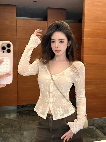 
Qiu Ruyao, famous lacy jacquard top for women in summer, new embossed texture and temperament, slim and versatile base shirt