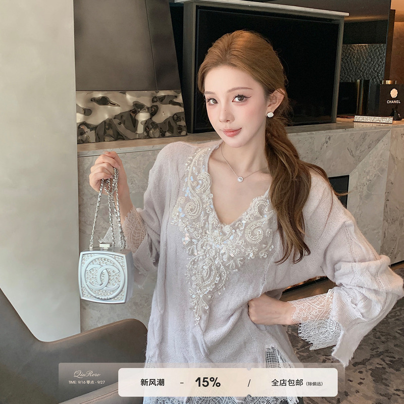 Qiu Rouyao "To Alice" pearl and sequin pullover — women's loose elegant lace-trim V-neck knit sweater