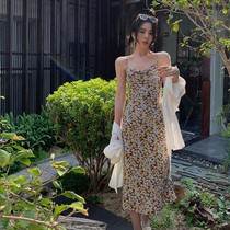  Qiu Meiyao June 1 floral dress female 2021 autumn new French high-waisted temperament over-the-knee beach suspender skirt