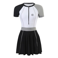 Черно -белый серый