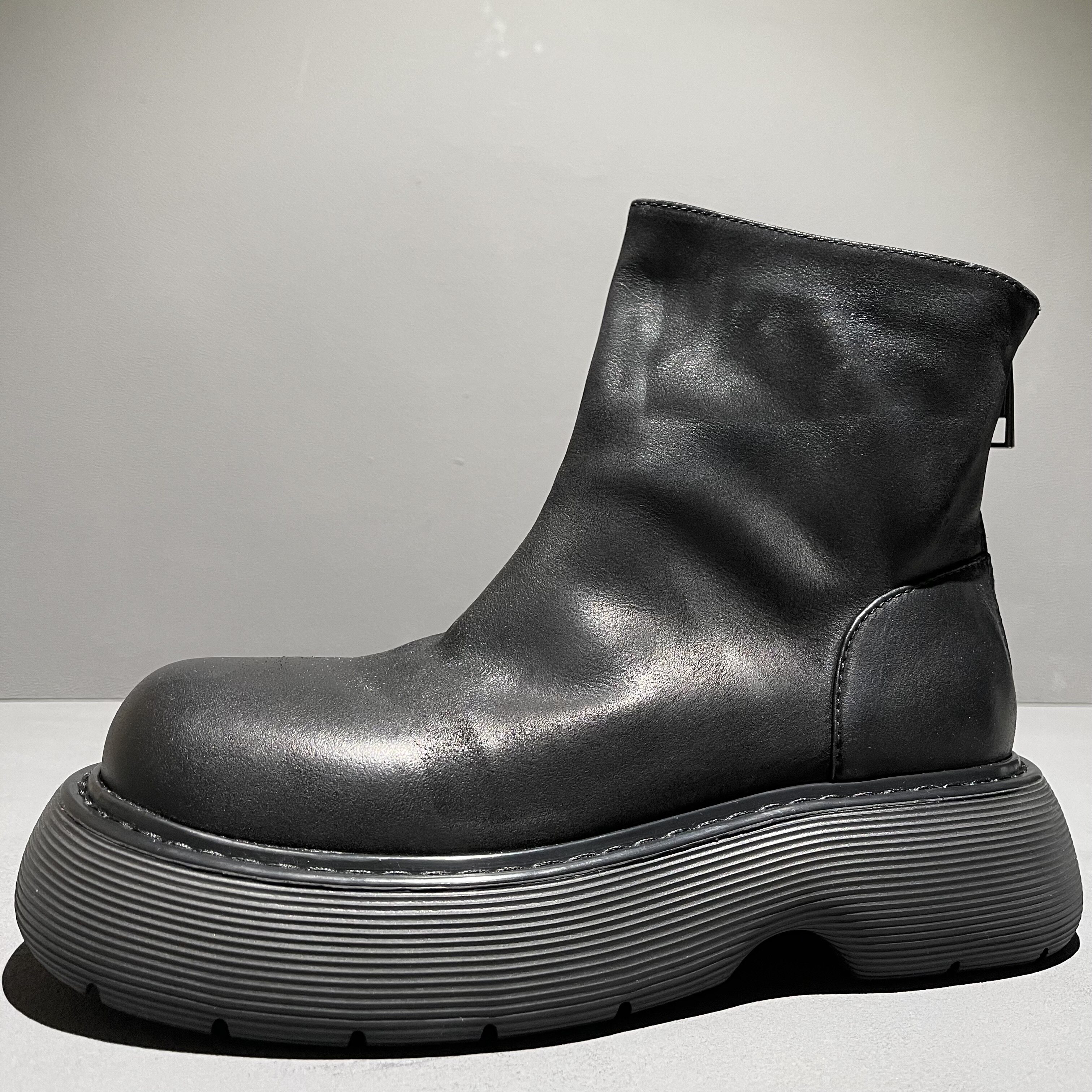 Winter Korean version Japanese thick-soled mid-tube zipper matte leather Martin boots men's first layer cowhide heightened lightweight trendy leather boots