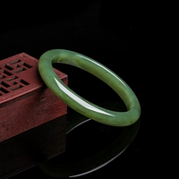 Глубокий зеленый нефритовый темперамент (диаметр браслетного рычага составляет около 8 мм)