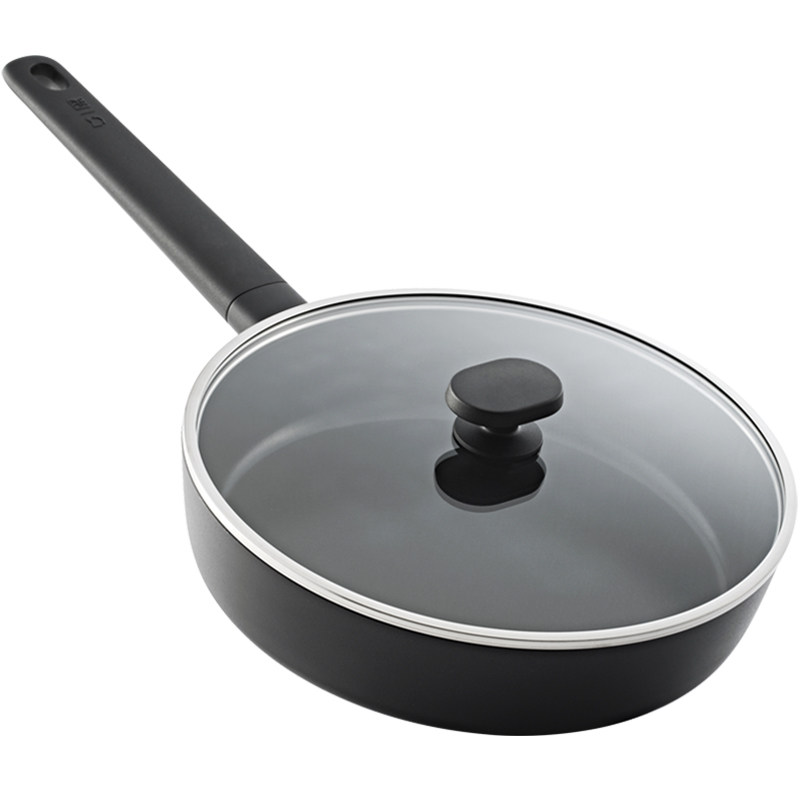 Tefal сковорода titanium. Скаваротка. Сковорода с антипригарным покрытием какая лучше. Сковорода дома. Сковородка на столе.