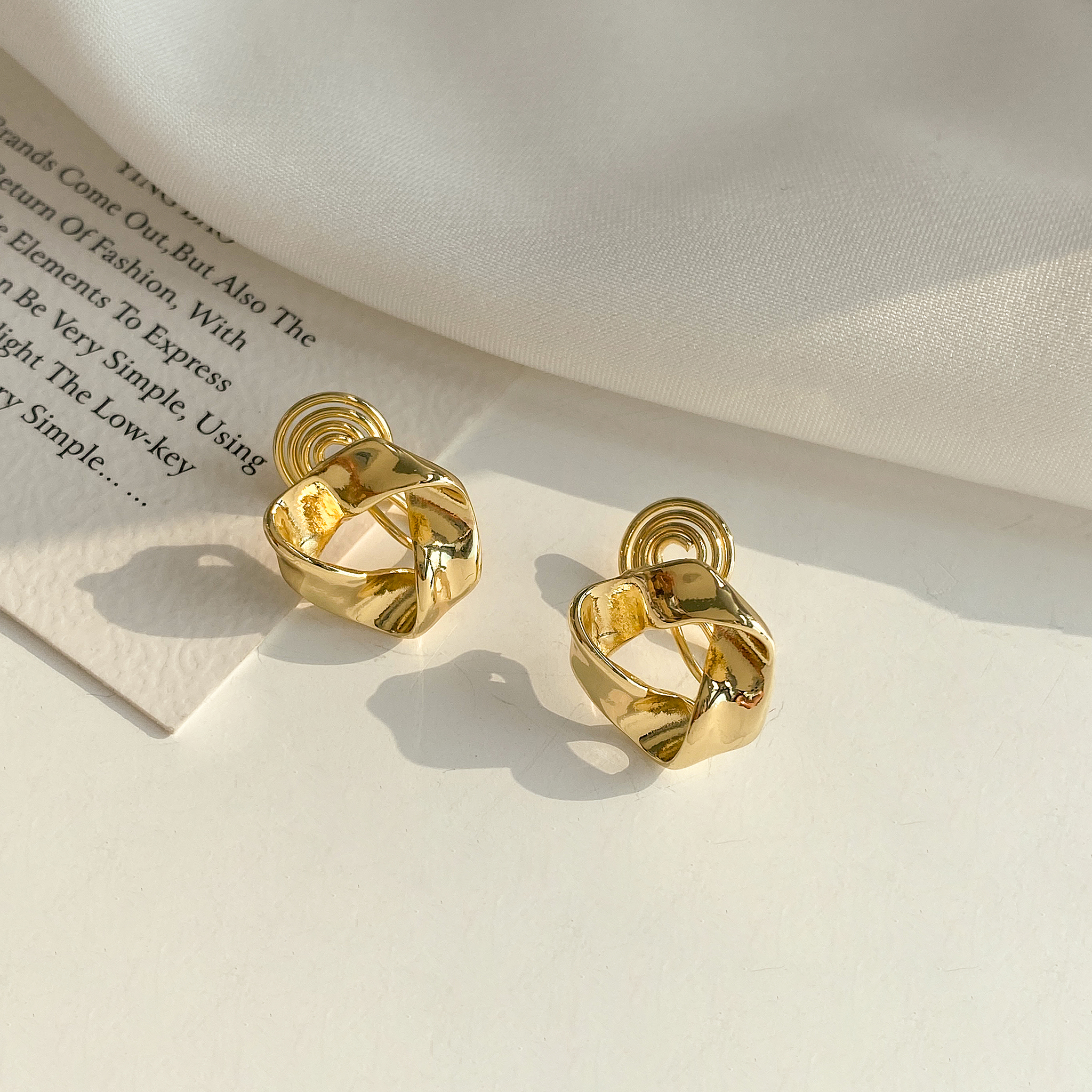 Sithia niche design gold foil ear needles female 2022 new trendy earrings metal Hong Kong style earrings silver needles