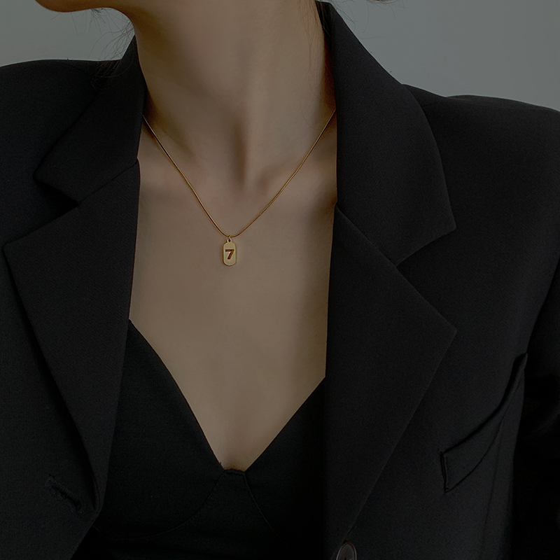 Titanium steel does not fade necklace Female cold wind light luxury temperament clavicle chain 7 word geometric pendant vintage sweater chain summer