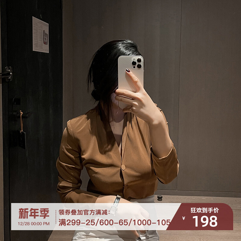 Beautiful high-end blouse retro Hong Kong flavor niche chic dress summer commuter professional harbor style blouse