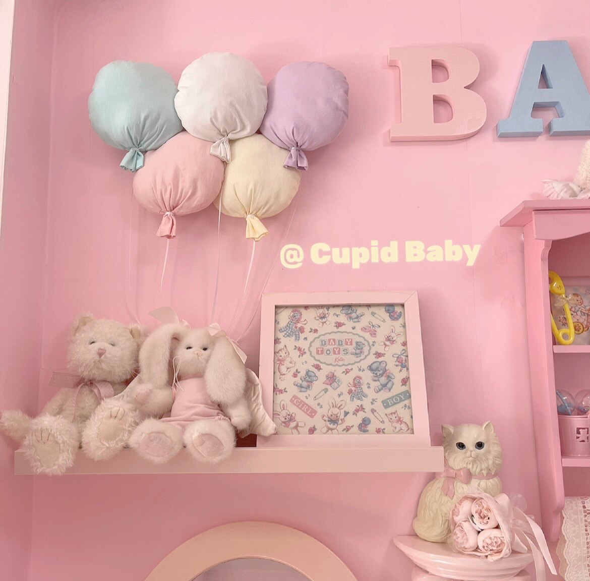 Cupid Baby sells balloons for small Rabbit Rabbit Cute Teenage room decorations Showa pendants