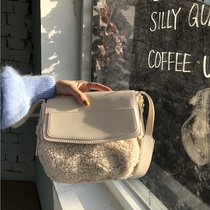 Xin help sinbounboun autumn and winter New Square Lamb hair shoulder Cross bag small capacity bag women