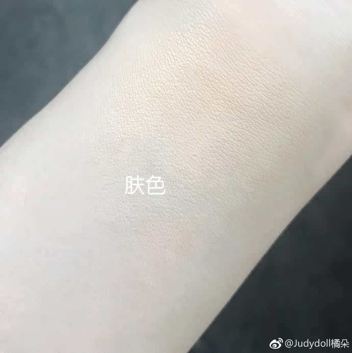 Judydoll cam nhẹ mềm dầu kiểm soát dầu trang điểm lỏng lỗ chân lông vô hình kéo dài che khuyết điểm không thấm nước tốt bột đêm - Quyền lực phấn phủ geo