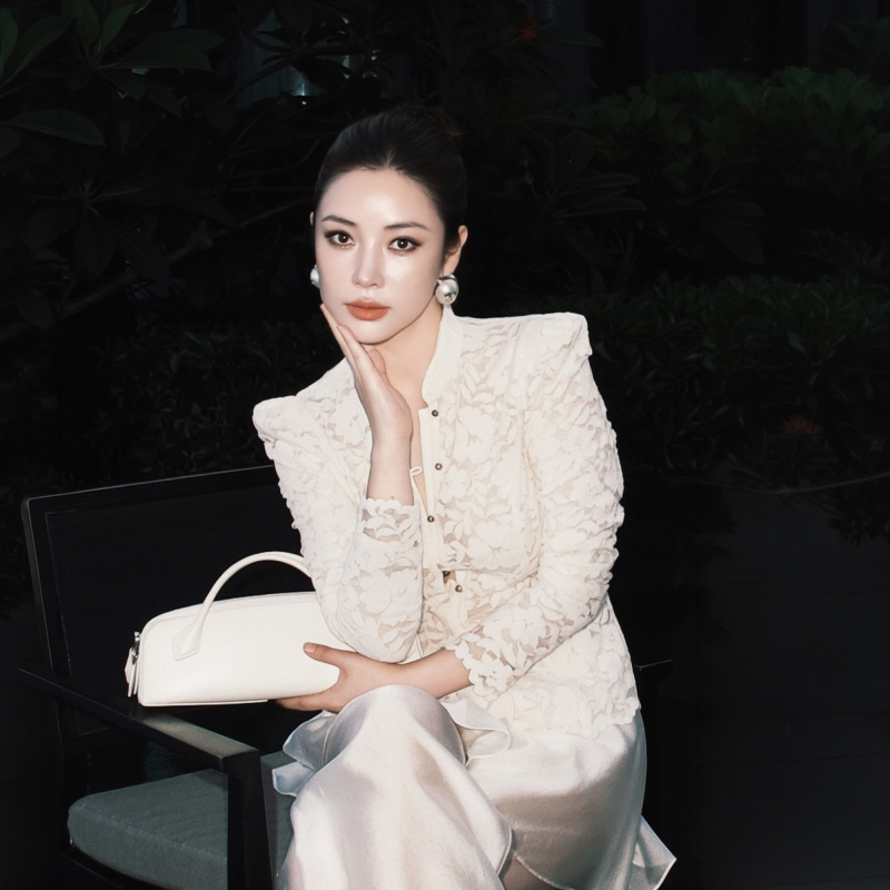 Dismannling Apricot-Colored Stand-Up Collar Waist-Cinching Lace Top for Women with Slightly Puffed Shoulders, Chinese Style Slim-Fit Short Commuter Lace Jacket Dismannling Apricot-Colored Stand-Up Collar Waist-Cinching Lace Top for Women with Slightly Puffed Shoulders, Chinese Style Slim-Fit Short Commuter Lace Jacket