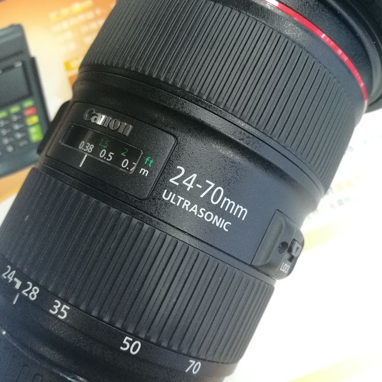 Ống kính Canon EF 24-70mm f / 2.8L II USM thế hệ thứ hai ống kính DSLR lớn ba chiều mới