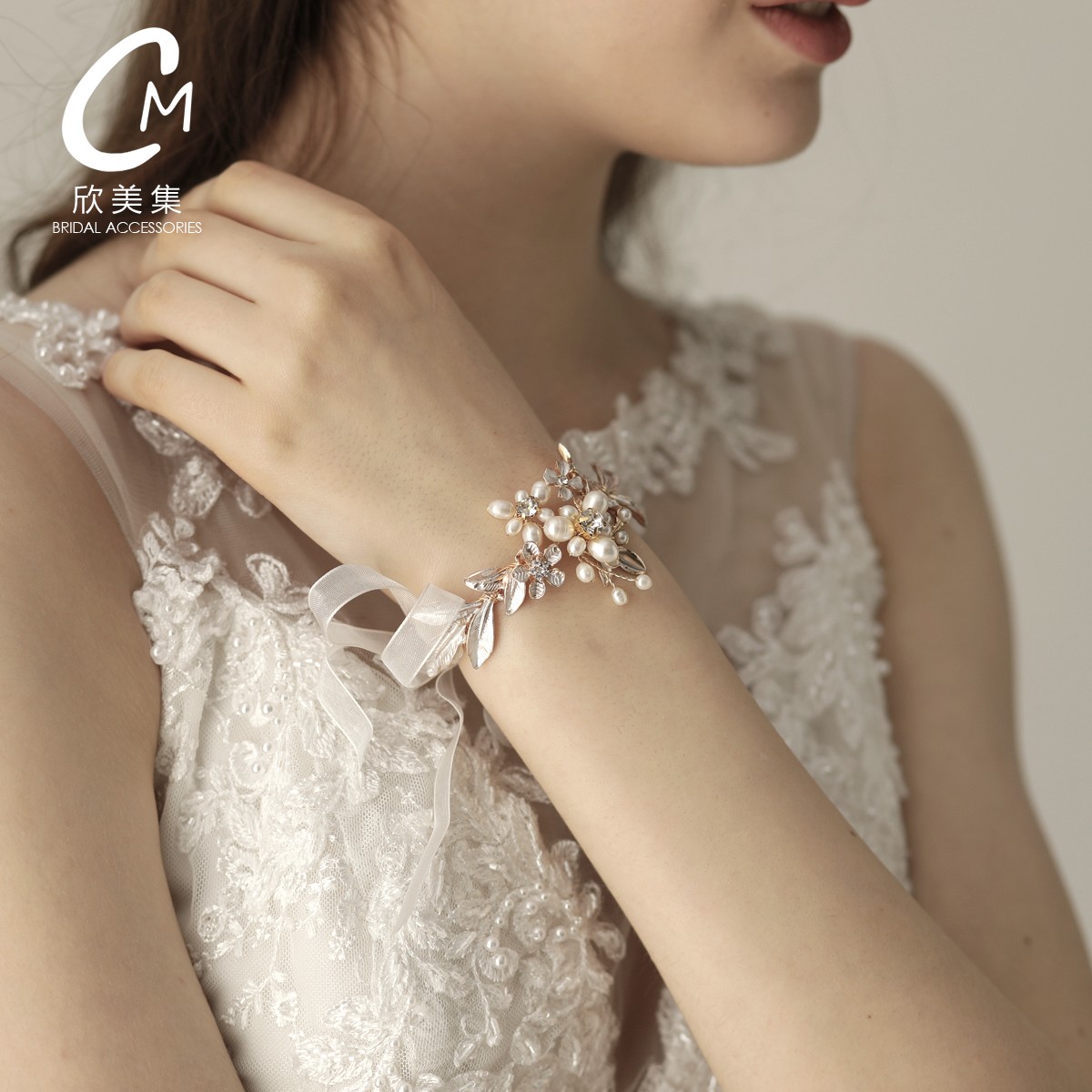 O581 New European-style Pearl Rhinestone Alloy Bridal Bracelet Gold Wrist Jewelry Wedding Ceremony Wedding Dress Accessories