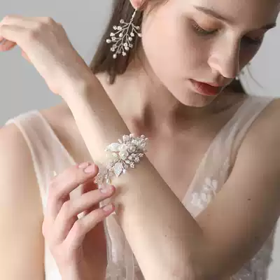 O3993 exquisite hand-woven shell flower Pearl bridal wrist bridesmaid hand flower wedding dress accessories