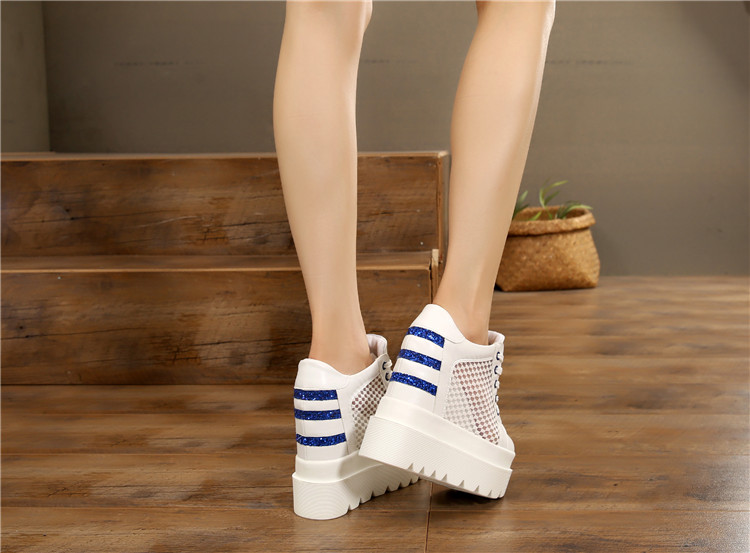 Mùa xuân dày có đế cao-top sneakers nữ 2018 mới của Hàn Quốc phiên bản của hoang dã muffin với siêu cao gót giản dị nêm với đôi giày duy nhất