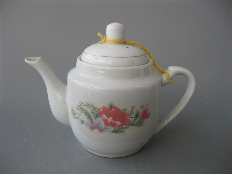 Cultural Revolution Porcelain Pastel flowers Old teapot Old teapot Flower jug Old porcelain tea set Coffee pot Film and television props