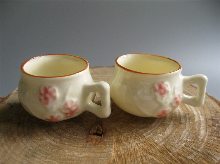 Cultural Revolution porcelain ceramic plum blossom flower pattern white wine cup tea cup master cup porcelain cup old porcelain kung fu tea set