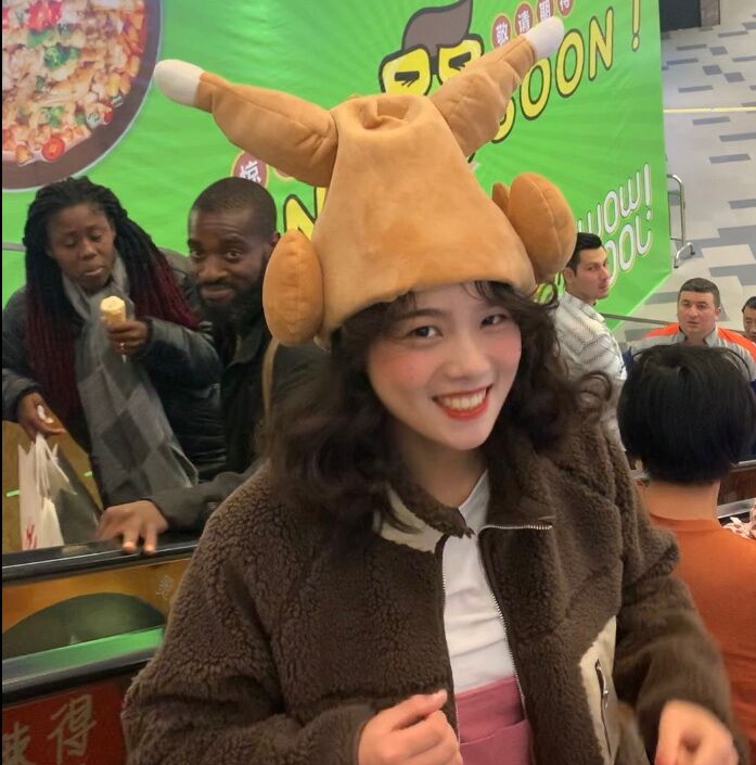 The rate of turning back is bursting with vibrato with the same paragraph funny treasure turkey hat sand sculpture birthday gift funny dancing electric drumstick hat tide