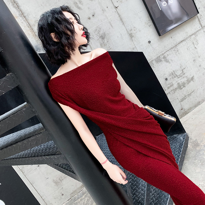 Red high-end evening dress skirt female 2023 new noble temperament banquet celebrity light luxury niche host senior