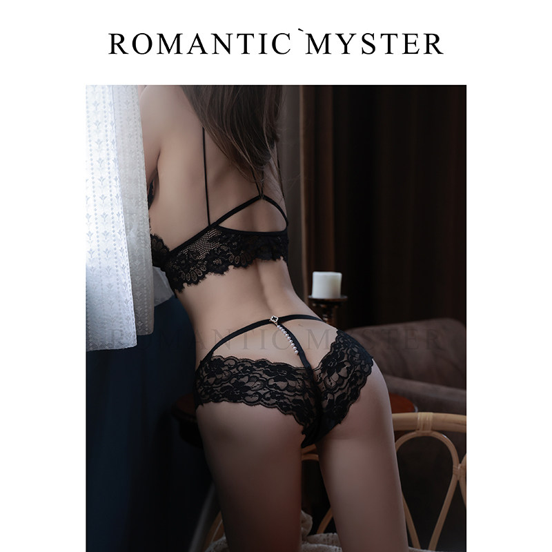 Entrance Riddle Pearl Drill Accessories 4 Leaf Grass Briefs Sexy Light Extravagant Low Waist Lace Seductive Breathable Comfort Pure Cotton Crotch