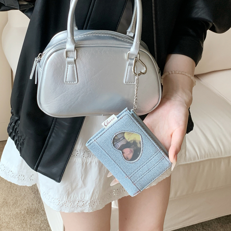 Ins Korean-Style Wallet with Heart-Shaped Cutout Photo Slot Design, Heart-Shaped Hanging Chain, Multiple Compartments, Portable Mini Wallet for Girls
