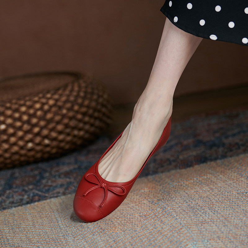 Leather flat shoes women's soft leather comfortable shallow mouth round head bow red evening evening wind gentle shoes ballet shoes
