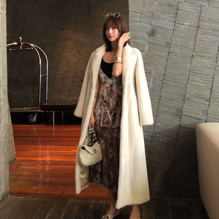 天纳·卡兰2018新貂皮大衣女整貂外套长款进