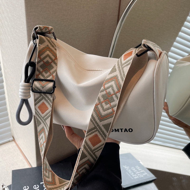 Casual Large-Capacity Canvas Bag for Women 2026 New Fashion Versatile Crossbody Bag with Wide Shoulder Strap Commuter Shoulder Pillow Bag