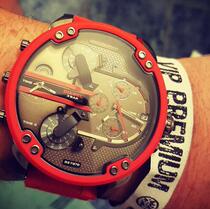 United States Diesel Diesel Hua Chenyu with the same red DZ7370 domineering polarized large dial mens watch