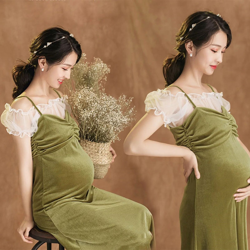 Exhibition photography New retro green velvet small fresh photography gallery pregnant women dress real clothes