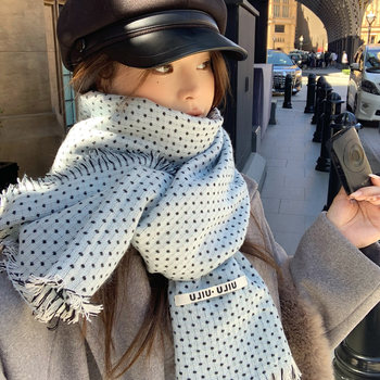 Polka dot knitted scarf for women in autumn and winter with korean style atmosphere