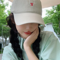 Minimalist Soft Top Baseball Cap Womens Summer Day Ensemble with a small Duck Tongue Cap Han Prints Chains Tide Niche Hat
