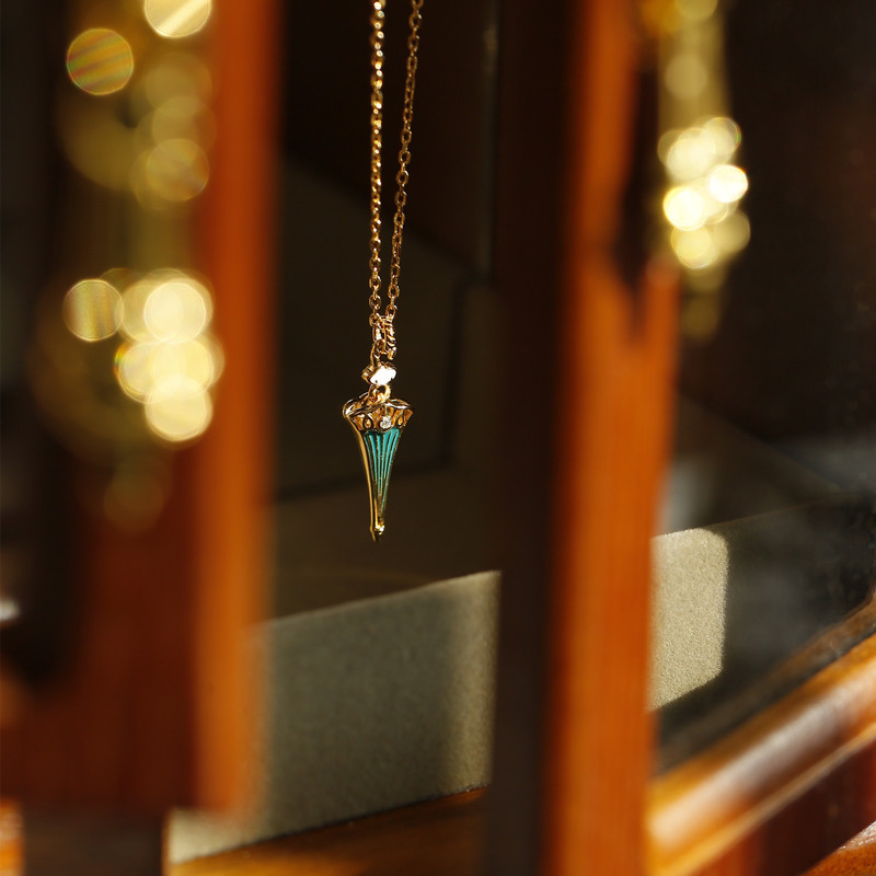 < Man through the Rain Line > The Oman Light Luxurious Retro Umbrella Necklace Silver Gilded Cloud Enamel Collarbone Chain Gift