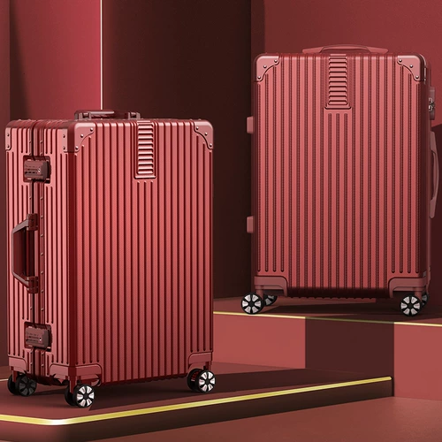 Чемодан, праздничнная красная ретро коробка для невесты