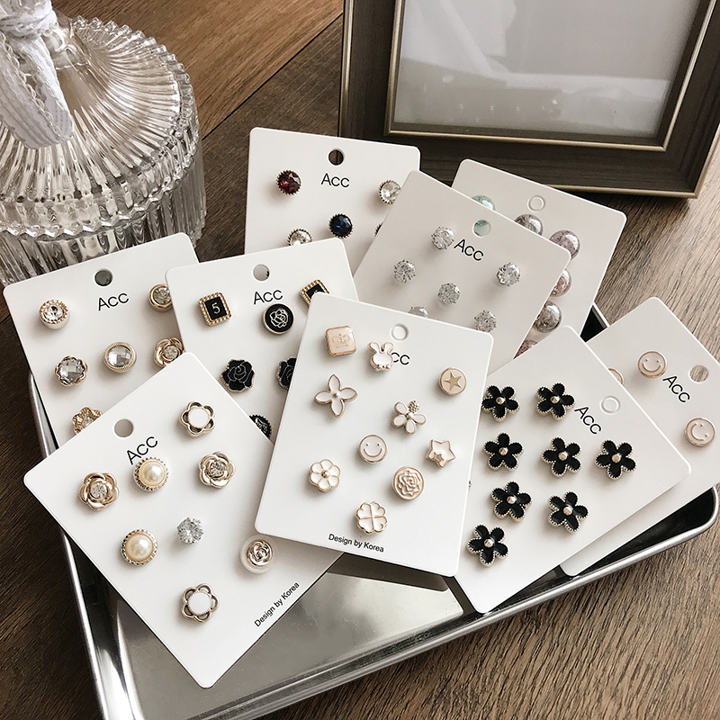 Japanese cute anti-slip buckle small brooch Women's cardigan neckline artifact pin fixed clothes with decoration