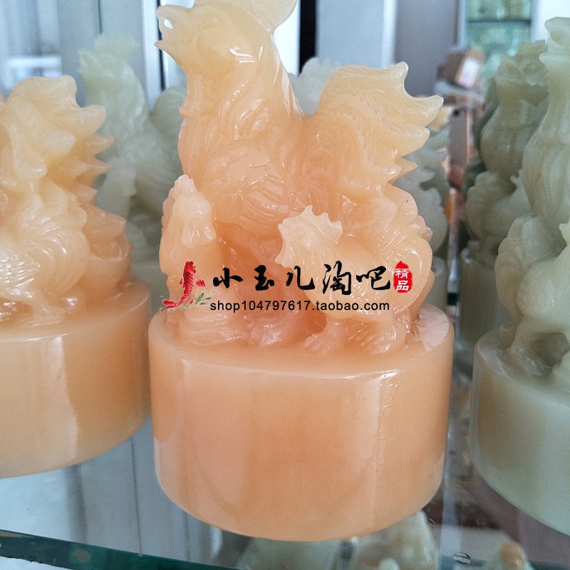 Natural Rice Yellow Jade Animal Rooster Seal Tabletop Pendulum with modern living room minimalist placement of friend Gift Craft Gift Pendulum