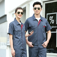 Костюм серого цвета с коротким рукавом на маленькой молнии